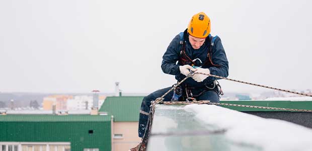 Hypothermia and Nine More Winter Workplace Hazards 